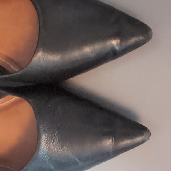 L'intervalle Black Pointed Toe Leather Pumps, Size 6 - Picture 5 of 5